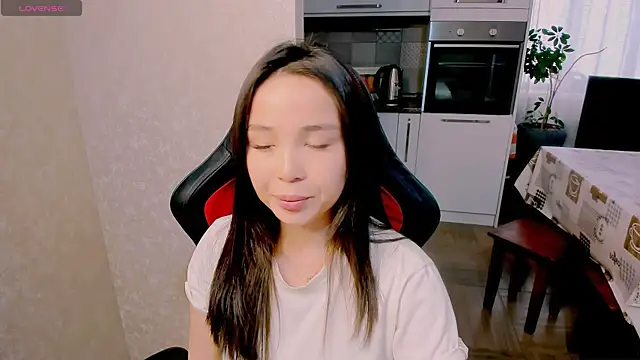 AyaMoon online show from November 10, 2025, 7:18 am