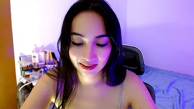 SweetLilly 18 online show from November 23, 2025, 3:06 am