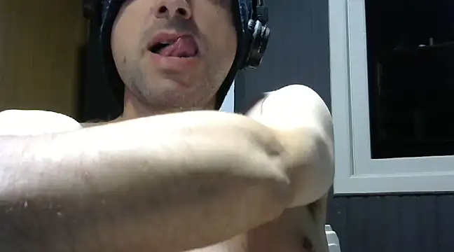 Snapshot of gauchors20 chatting on February 18, 2025, 2:38 am gauchors20 online show from February 18, 2025, 2:38 am