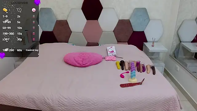 Snapshot of angel_blue chatting on September 11, 2025, 4:51 pm angel blue online show from September 11, 2025, 4:51 pm