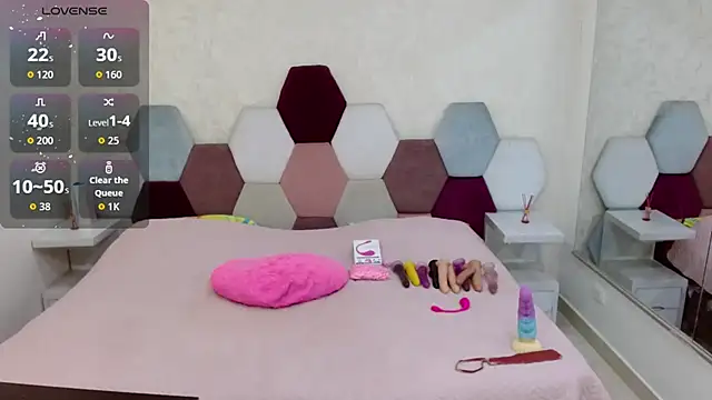 Snapshot of angel_blue chatting on October 13, 2025, 2:50 pm angel blue online show from October 13, 2025, 2:50 pm