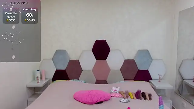 Snapshot of angel_blue chatting on October 14, 2025, 4:52 pm angel blue online show from October 14, 2025, 4:52 pm