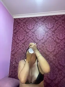 Snapshot of juliana_diaz chatting on November 6, 2025, 11:22 am juliana diaz online show from November 6, 2025, 11:22 am