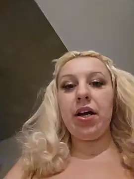 Snapshot of NikiFm chatting on November 8, 2025, 10:59 am NikiFm online show from November 8, 2025, 10:59 am