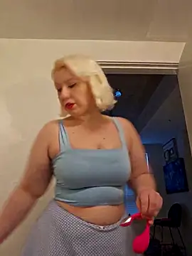 Snapshot of NikiFm chatting on November 11, 2025, 6:52 pm NikiFm online show from November 11, 2025, 6:52 pm