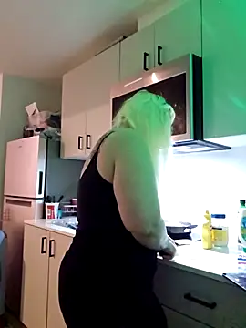 Snapshot of NikiFm chatting on November 23, 2025, 5:18 am NikiFm online show from November 23, 2025, 5:18 am