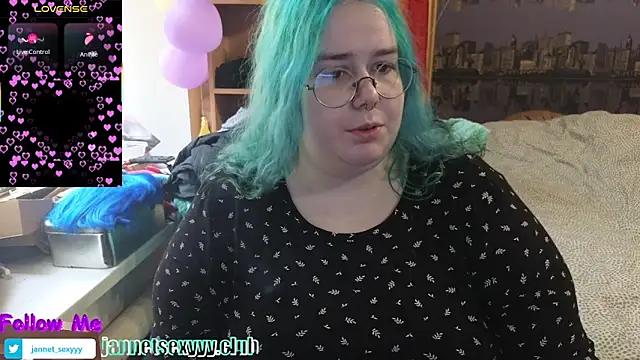 JannetPie online show from March 18, 2025, 2:04 pm