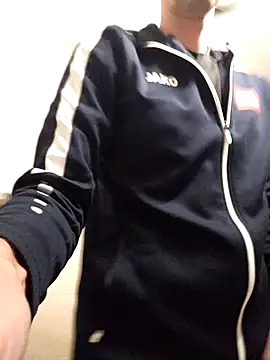 Snapshot of Geiler-boy313 chatting on December 29, 2024, 3:46 pm Geiler-boy313 online show from December 29, 2024, 3:46 pm