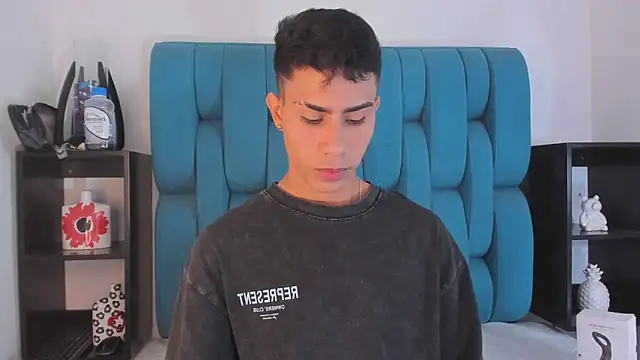 Snapshot of AlanNaughty chatting on December 31, 2024, 7:51 pm AlanNaughty online show from December 31, 2024, 7:51 pm