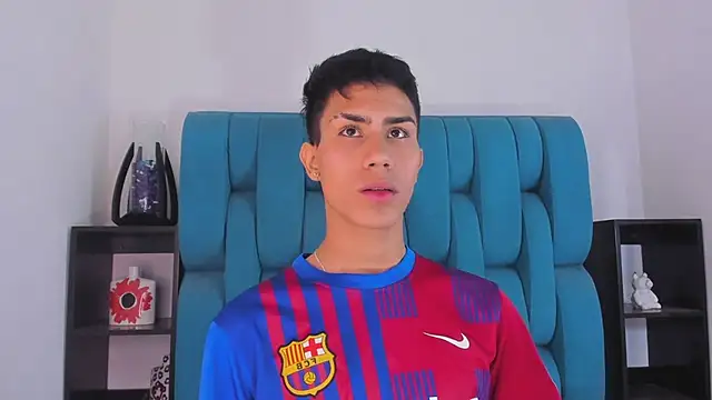 Snapshot of AlanNaughty chatting on January 13, 2025, 9:20 pm AlanNaughty online show from January 13, 2025, 9:20 pm