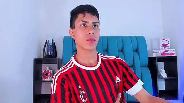 Snapshot of AlanNaughty chatting on January 15, 2025, 3:33 am AlanNaughty online show from January 15, 2025, 3:33 am