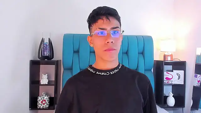 Snapshot of AlanNaughty chatting on January 21, 2025, 3:26 am AlanNaughty online show from January 21, 2025, 3:26 am