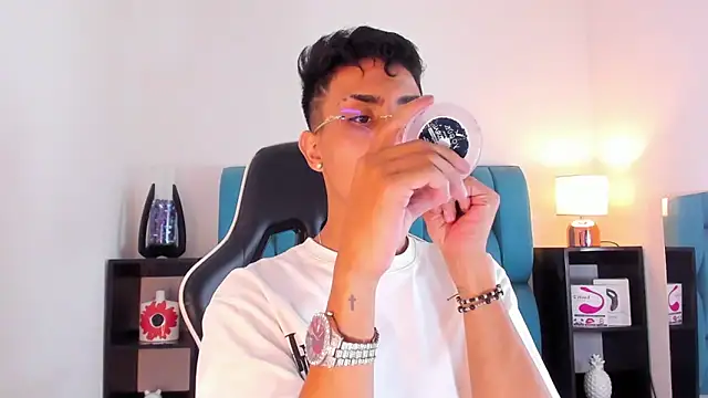 Snapshot of AlanNaughty chatting on January 24, 2025, 7:30 am AlanNaughty online show from January 24, 2025, 7:30 am