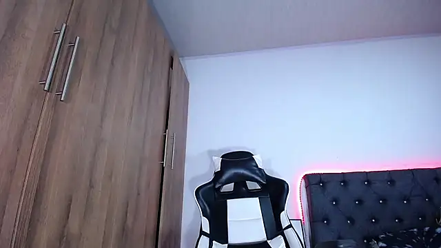 Snapshot of AlanNaughty chatting on March 15, 2025, 3:07 am AlanNaughty online show from March 15, 2025, 3:07 am