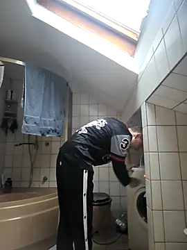 Snapshot of AnubisTVirus chatting on December 15, 2025, 8:18 am AnubisTVirus online show from December 15, 2025, 8:18 am