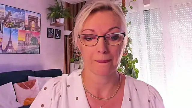 Snapshot of vanessa_chat chatting on September 12, 2025, 6:35 am vanessa chat online show from September 12, 2025, 6:35 am