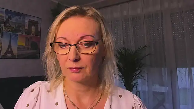 Snapshot of vanessa_chat chatting on November 18, 2025, 2:32 pm vanessa chat online show from November 18, 2025, 2:32 pm