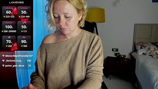 Snapshot of Colette__1977 chatting on March 13, 2025, 3:39 pm Colette  1977 online show from March 13, 2025, 3:39 pm