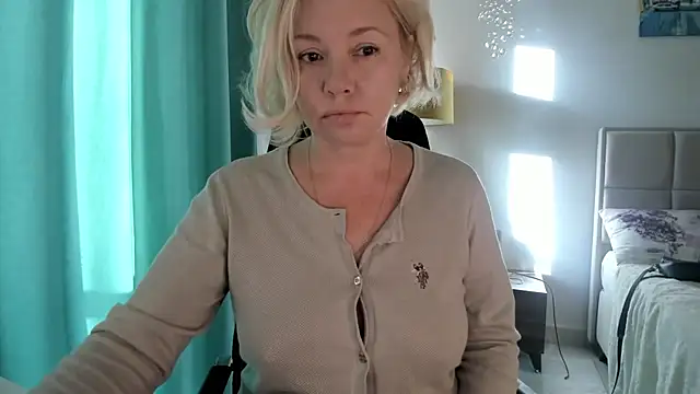 Snapshot of Colette__1977 chatting on October 15, 2025, 5:07 am Colette  1977 online show from October 15, 2025, 5:07 am