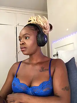 LuciousLips96 online show from October 20, 2025, 7:53 am