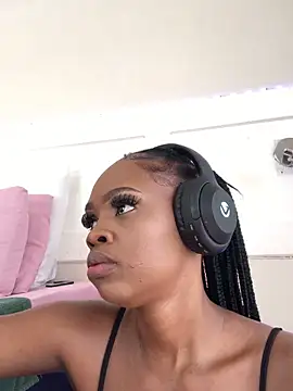 LuciousLips96 online show from November 10, 2025, 7:07 am