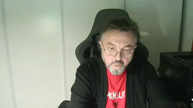 steb06 online show from December 3, 2025, 4:38 pm