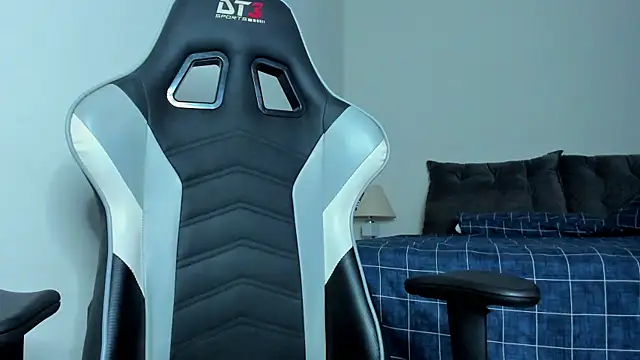 lannasantiago online show from February 14, 2025, 1:13 am