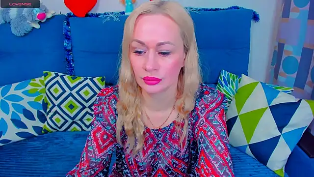 Snapshot of EllenMoore chatting on December 25, 2024, 3:40 am EllenMoore online show from December 25, 2024, 3:40 am