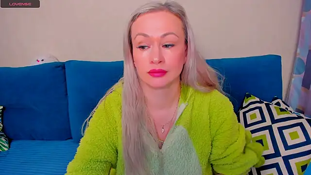 EllenMoore online show from October 26, 2025, 3:12 am