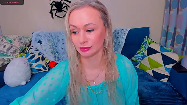 EllenMoore online show from November 2, 2025, 3:09 am