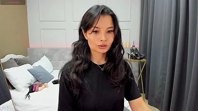 Snapshot of ErikaSoft chatting on December 13, 2024, 5:49 am ErikaSoft online show from December 13, 2024, 5:49 am