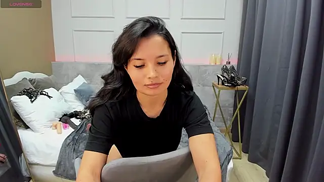 Snapshot of ErikaSoft chatting on December 13, 2024, 11:55 am ErikaSoft online show from December 13, 2024, 11:55 am