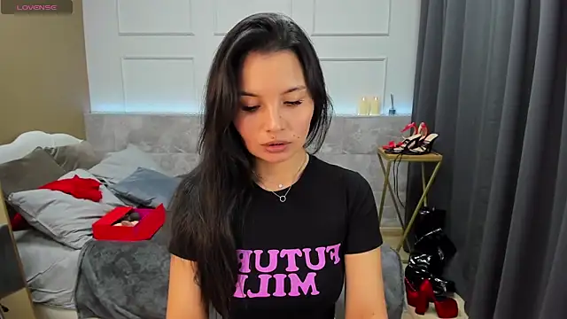 Snapshot of ErikaSoft chatting on December 28, 2024, 5:33 am ErikaSoft online show from December 28, 2024, 5:33 am