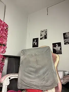 Snapshot of Rachell_More chatting on January 20, 2025, 12:36 am Rachell More online show from January 20, 2025, 12:36 am