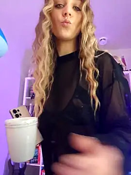 LilyOrion online show from November 24, 2025, 7:24 pm