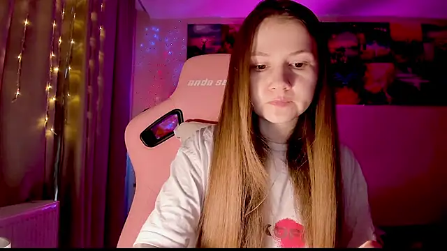 Snapshot of GoodWitch_ chatting on January 19, 2025, 8:18 am GoodWitch online show from January 19, 2025, 8:18 am