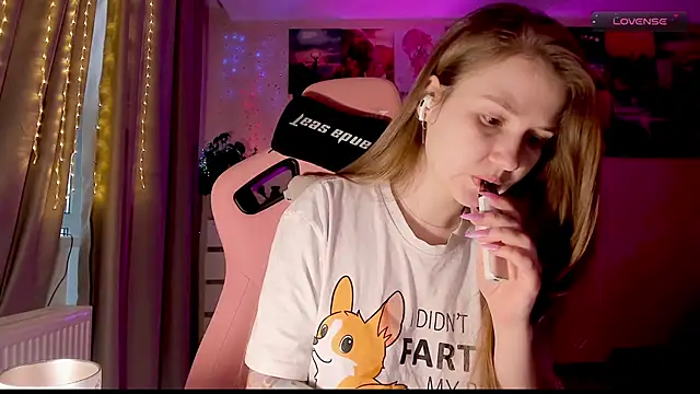 Snapshot of GoodWitch_ chatting on February 8, 2025, 7:37 am GoodWitch online show from February 8, 2025, 7:37 am