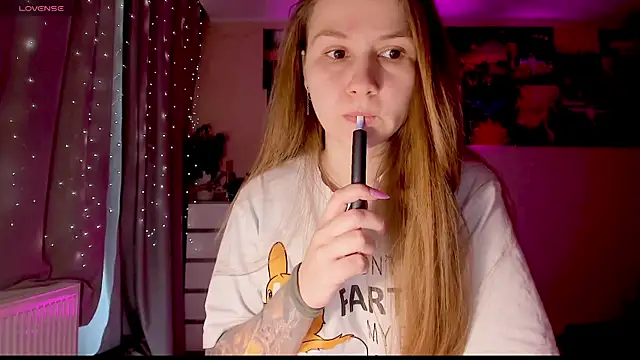 Snapshot of GoodWitch_ chatting on February 19, 2025, 7:50 am GoodWitch online show from February 19, 2025, 7:50 am