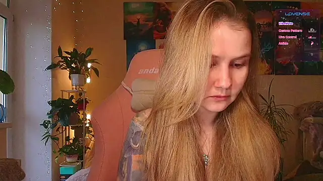 Snapshot of GoodWitch_ chatting on October 4, 2025, 8:23 am GoodWitch online show from October 4, 2025, 8:23 am