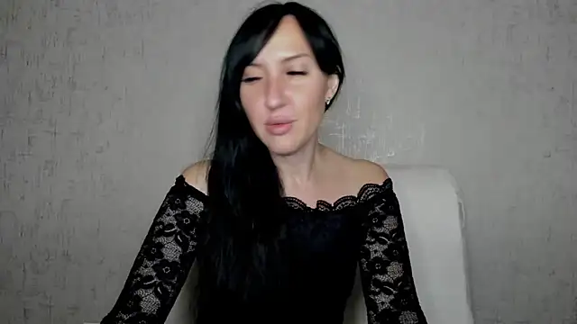 MissGulia online show from November 14, 2025, 10:29 pm