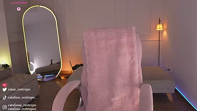 Snapshot of CATALINA_RESTREPO chatting on October 10, 2025, 1:59 am CATALINA RESTREPO online show from October 10, 2025, 1:59 am