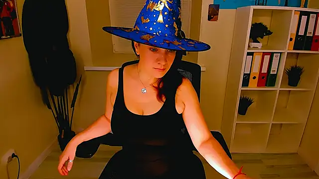 Snapshot of AnaMills chatting on October 29, 2025, 10:28 am AnaMills online show from October 29, 2025, 10:28 am