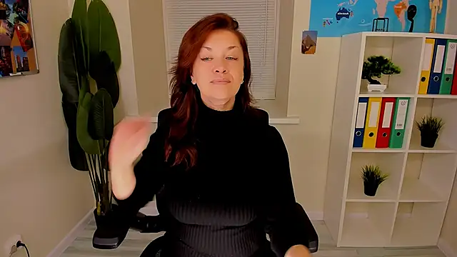 Snapshot of AnaMills chatting on November 11, 2025, 10:15 am AnaMills online show from November 11, 2025, 10:15 am