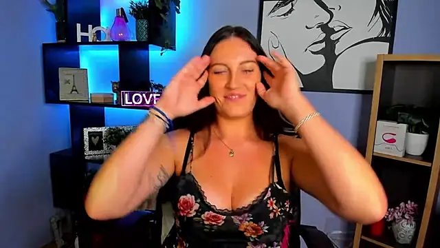 Snapshot of FUN_AMI chatting on November 26, 2025, 2:29 pm FUN AMI online show from November 26, 2025, 2:29 pm