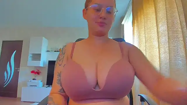 Snapshot of hot_evil_queen chatting on September 24, 2025, 6:50 am hot evil queen online show from September 24, 2025, 6:50 am