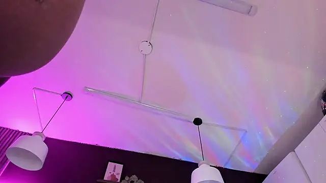 Inndrahot online show from December 5, 2025, 3:59 am