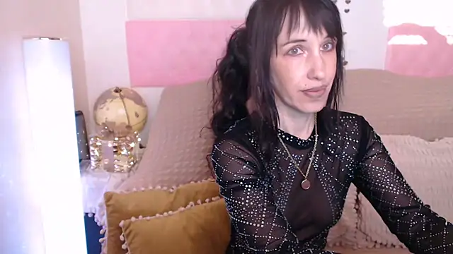 Snapshot of -carla- chatting on December 11, 2024, 8:36 am -carla- online show from December 11, 2024, 8:36 am
