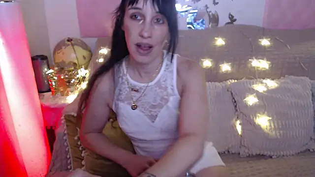 Snapshot of -carla- chatting on December 16, 2024, 4:38 pm -carla- online show from December 16, 2024, 4:38 pm