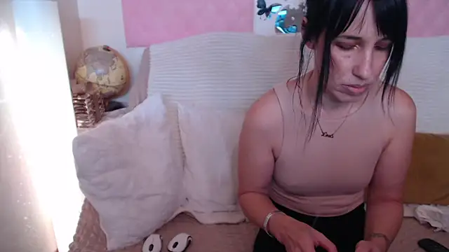 Snapshot of -carla- chatting on October 8, 2025, 2:25 pm -carla- online show from October 8, 2025, 2:25 pm