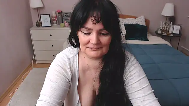 Snapshot of LeveMe2Nightt chatting on February 17, 2025, 12:59 pm LeveMe2Nightt online show from February 17, 2025, 12:59 pm